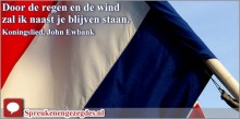 Door de regen en de wind, zal ik naast je blijven staan. Koningslied, John Ewbank